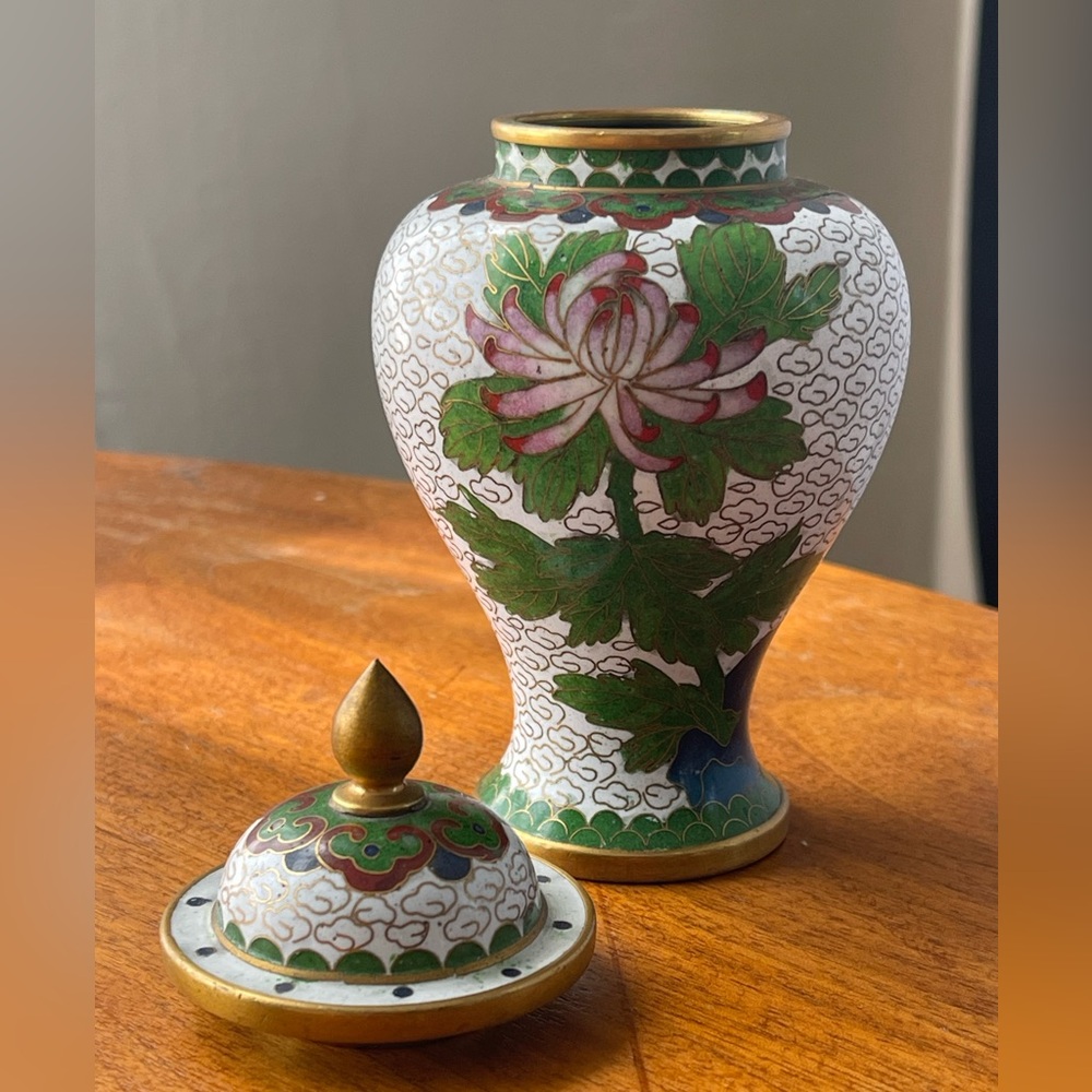 Little Vintage Cloisonné Enameled Ginger Jar Chinese White Chrysanthemum Urn - Picture 14 of 15